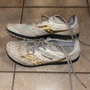Saucony Womens xc spikes size 9
